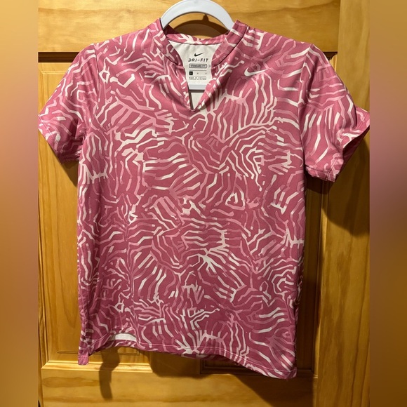 Nike Golf Youth Girls L Dri FIT
Short Sleeve V Neck Fuchsia Pink
Printed - Picture 1 of 8
